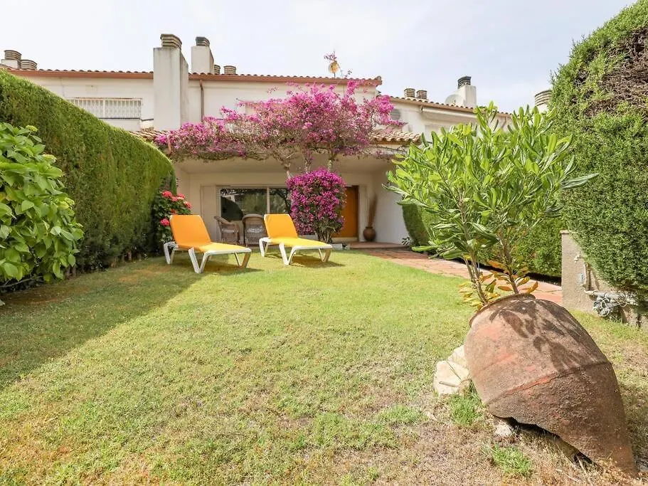 White House In Palamos Apartment